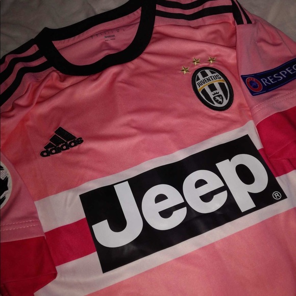 Juventus 2016 pink jersey n shorts - Picture 2 of 3